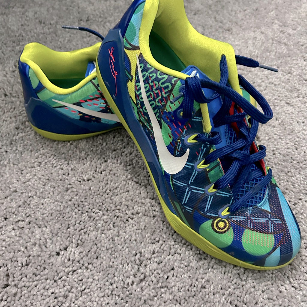 Game Royal Kobe’s (9) Size 10 , Barely Worn Great Condition